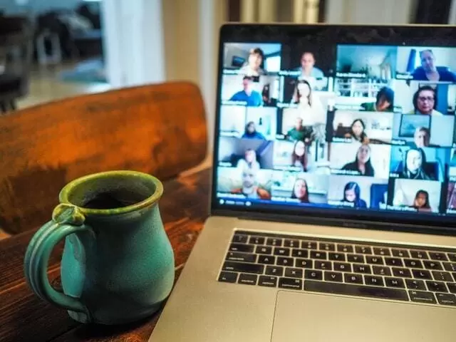 Zoomに必要なインターネット速度は？目安や改善策も解説